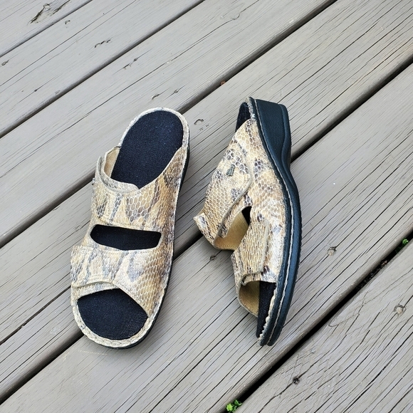 Finn Comfort Jamaika Snakeskin Print Embossed Leather 2 Strap Wedge Slide Sandal - Picture 1 of 9